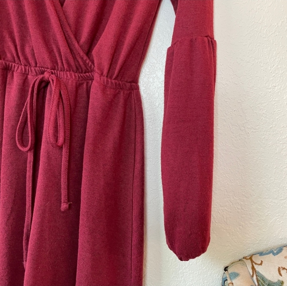 Justify | Burgundy Lantern Sleeve Dress - Picture 3 of 5